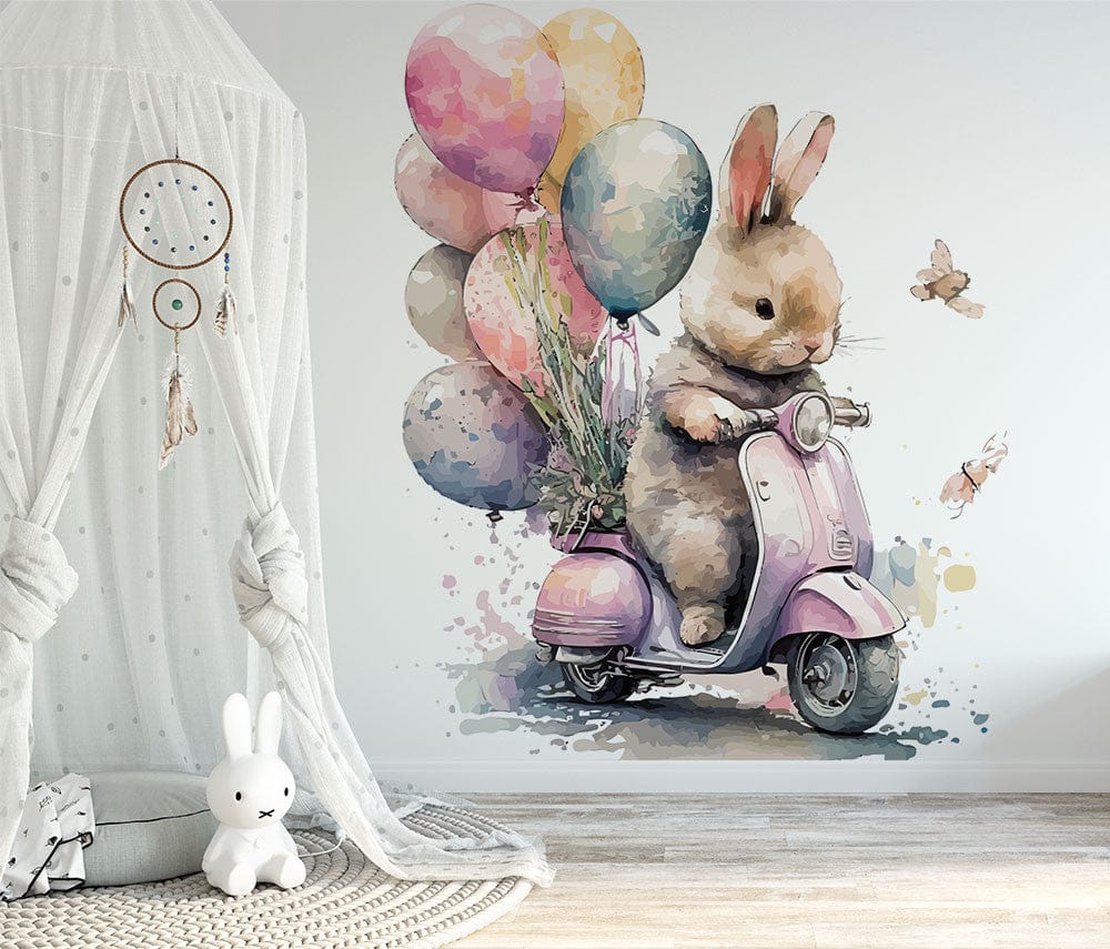 Deuxième vue du papier peint lapin à scooter dans une chambre d'enfant