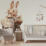 Deuxième vue du papier peint lapin à vélo dans une chambre de bébé