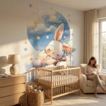 Troisième vue du papier peint lapin dans les nuages dans une chambre de bébé