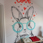 Deuxième vue du papier peint lapin love dans une chambre d'enfant
