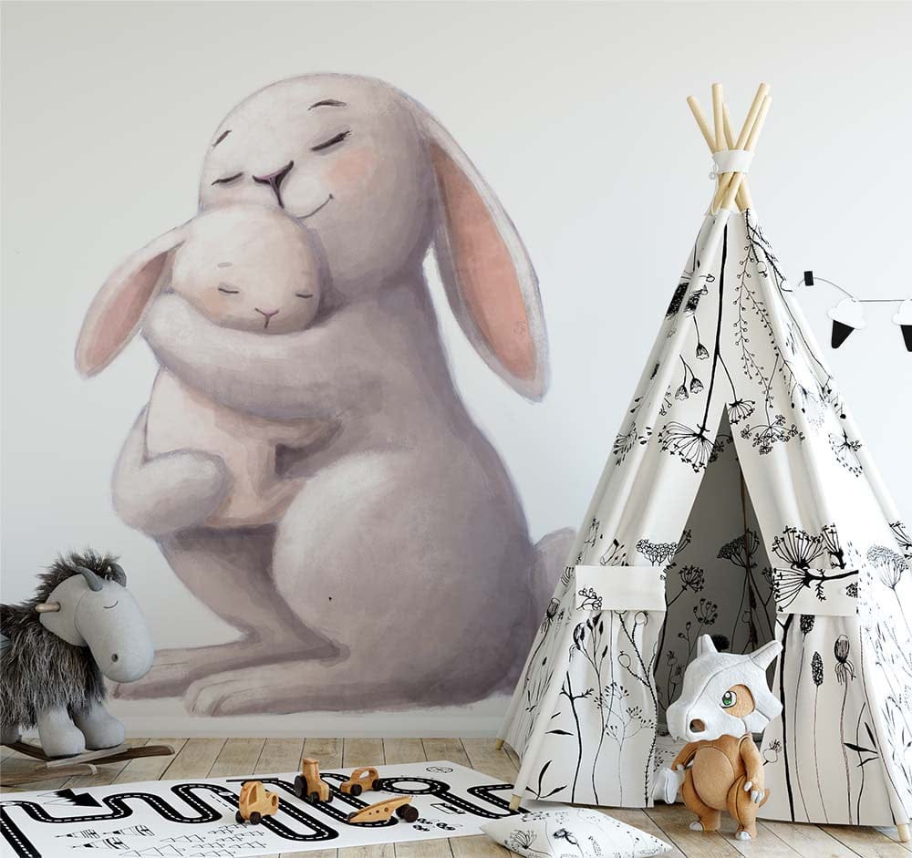 Deuxième vue du papier peint lapin maman câlin dans une chambre de bébé