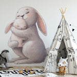 Deuxième vue du papier peint lapin maman câlin dans une chambre de bébé