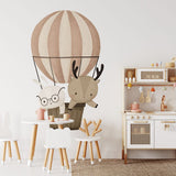 Papier peint panoramique lapin montgolfier renne illustré, dans une chambre d'enfant