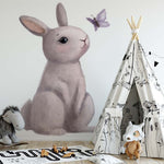 Papier peint panoramique lapin papillon illustré, dans une chambre d'enfant