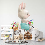 Deuxième vue du papier peint lapin promenade à vélo dans une chambre d'enfant