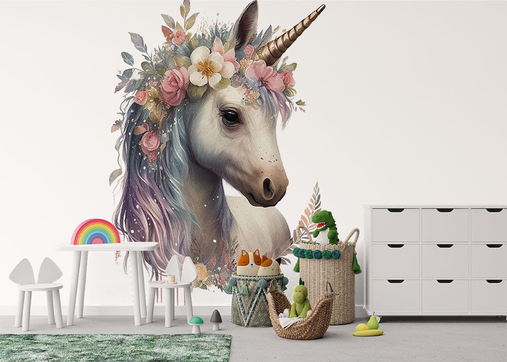 Deuxième vue du papier peint licorne aquarelle couronne dans une chambre de fille