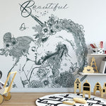 Papier peint panoramique licorne baiser illustré, dans une chambre de fille