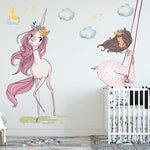 Deuxième vue du papier peint licorne princesse balancoire dans une chambre de fille