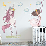Deuxième vue du papier peint licorne princesse balancoire dans une chambre de fille