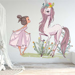 Papier peint panoramique licorne princesse illustré, dans une chambre de fille