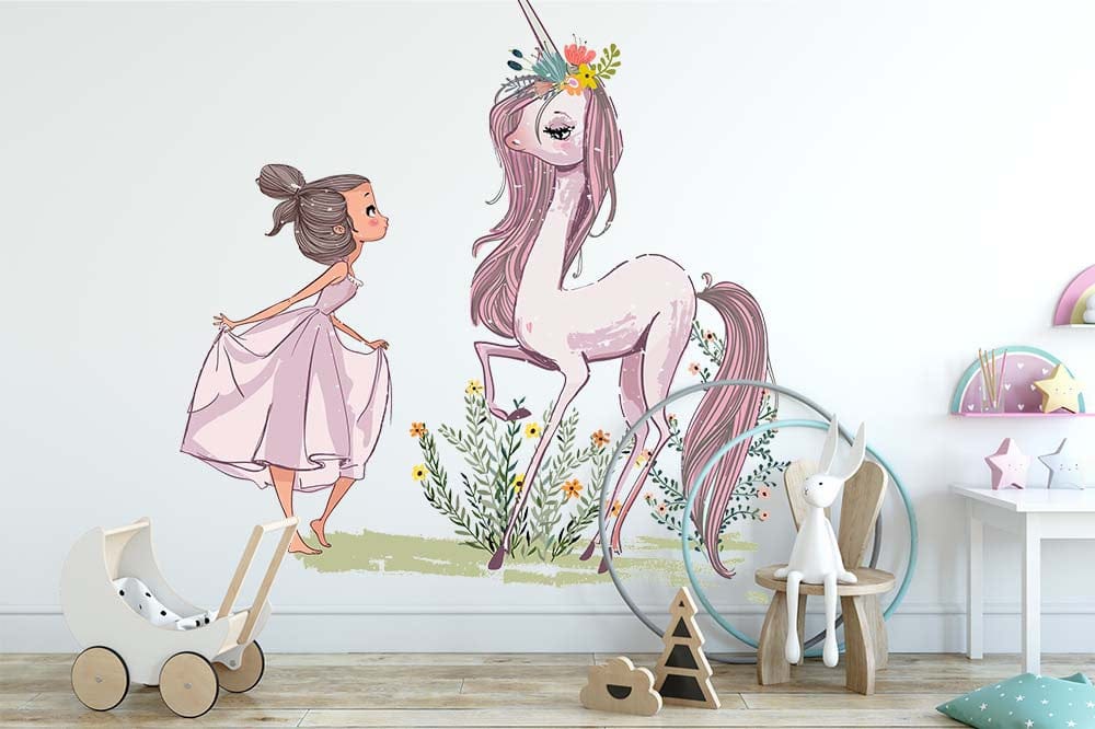 Deuxième vue du papier peint licorne princesse dans une chambre de fille