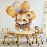 Papier peint panoramique lion ballons colorés illustré, dans une chambre de bébé