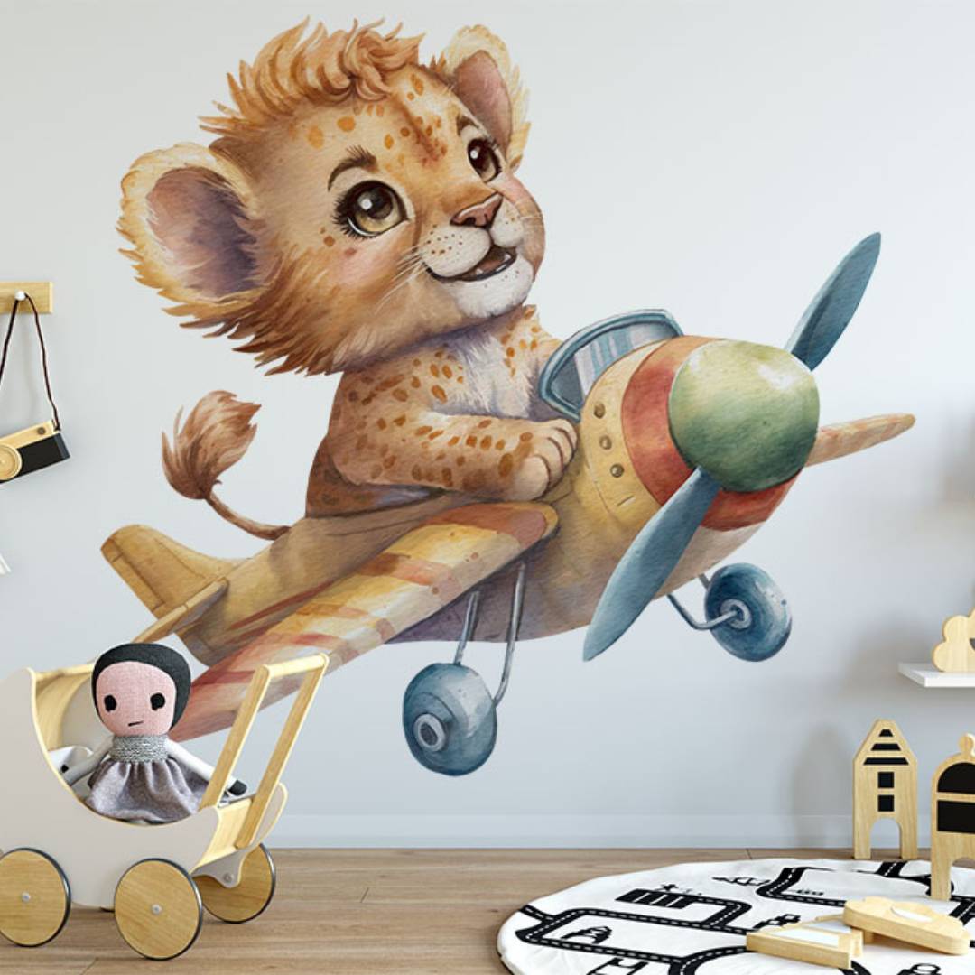 Papier peint panoramique lion dans les airs illustré, dans une chambre d'enfant