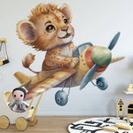 Papier peint panoramique lion dans les airs illustré, dans une chambre d'enfant