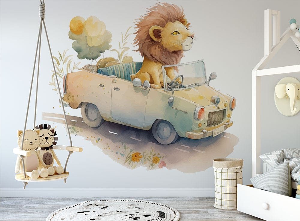 Deuxième vue du papier peint lion en voiture dans une chambre d'enfant