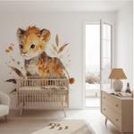 Deuxième vue du papier peint lionceau curieux dans une chambre d'enfant