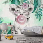 Papier peint panoramique lionceaux bubble gum foret illustré, dans une chambre d'enfant