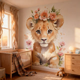 Deuxième vue du papier peint lionne fleurie dans une chambre de bébé