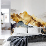 Papier peint panoramique montagne dorée illustré, dans une chambre adulte