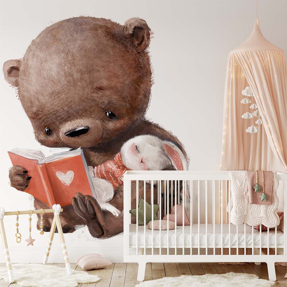 Deuxième vue du papier peint ours dans une chambre de bébé
