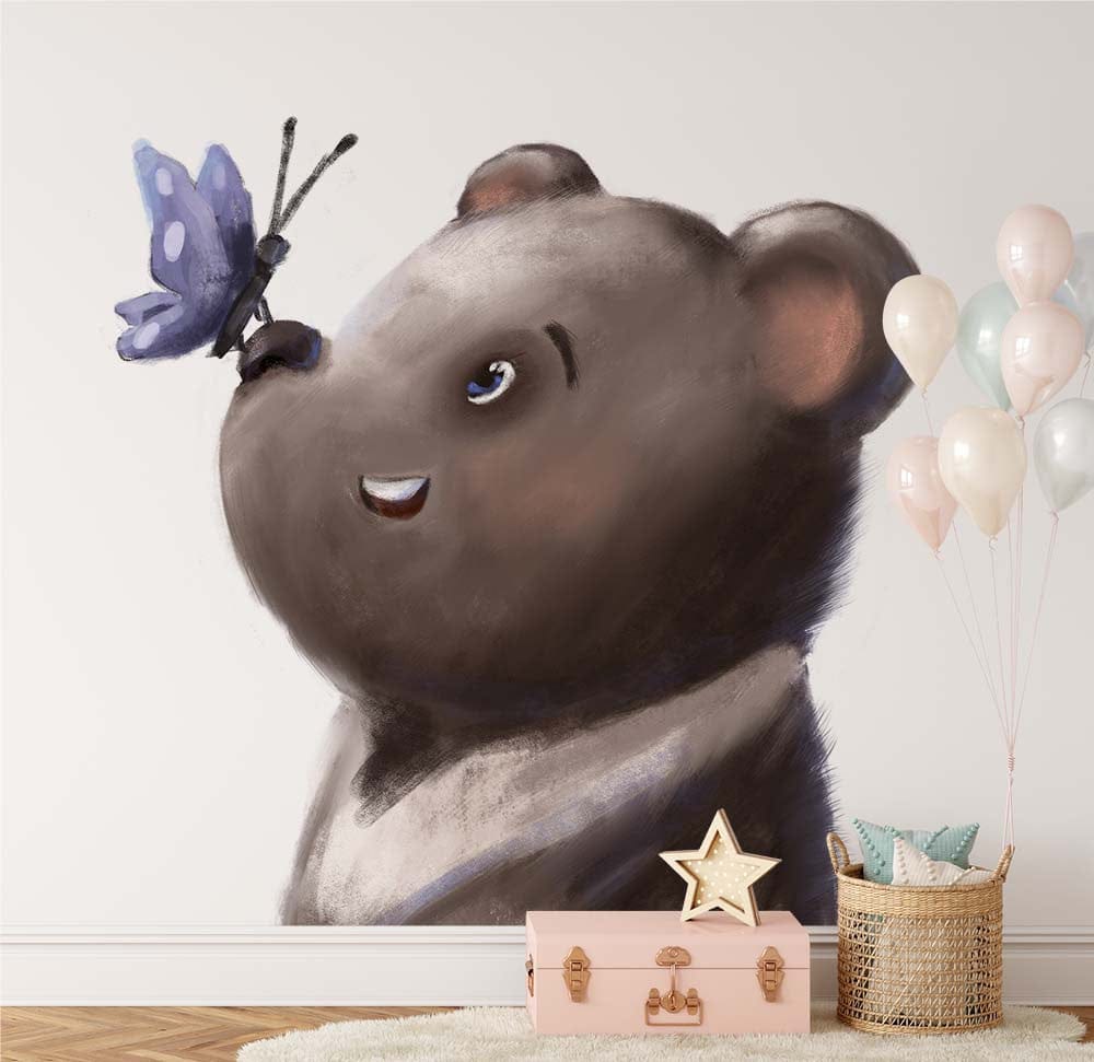 Deuxième vue du papier peint ours papillon dans une chambre d'enfant