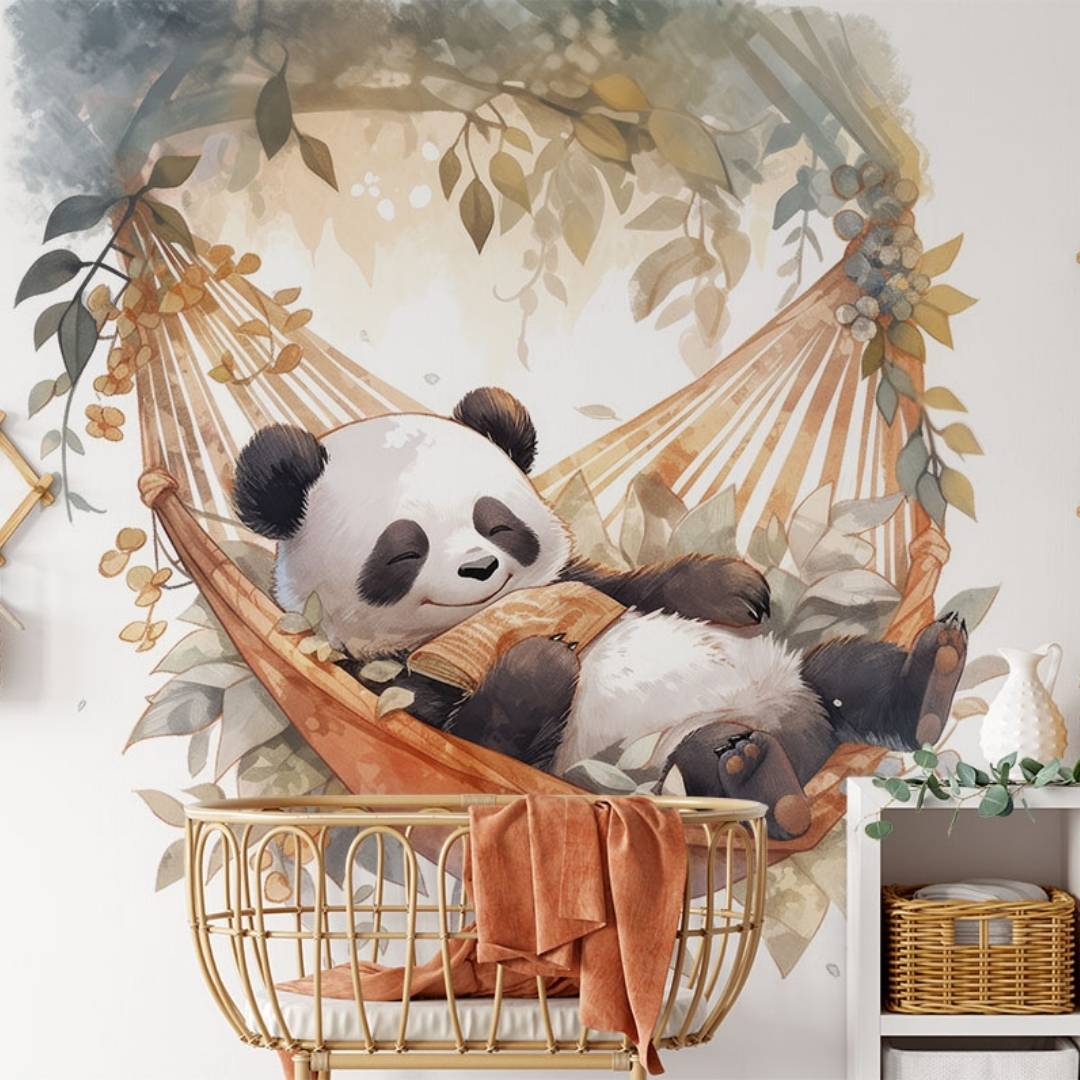 Papier peint panoramique panda qui dort illustré, dans une chambre d'enfant