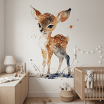Papier peint panoramique faon sous bois illustré, dans une chambre d'enfant