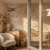 Troisième vue du papier peint panoramique monde portée regard dans une chambre d'enfant