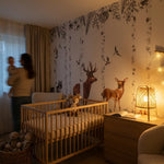 Troisième vue du papier peint panoramique sous les branches dans une chambre d'enfant