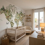 Deuxième vue du papier peint panoramique tour monde hauteur dans une chambre d'enfant