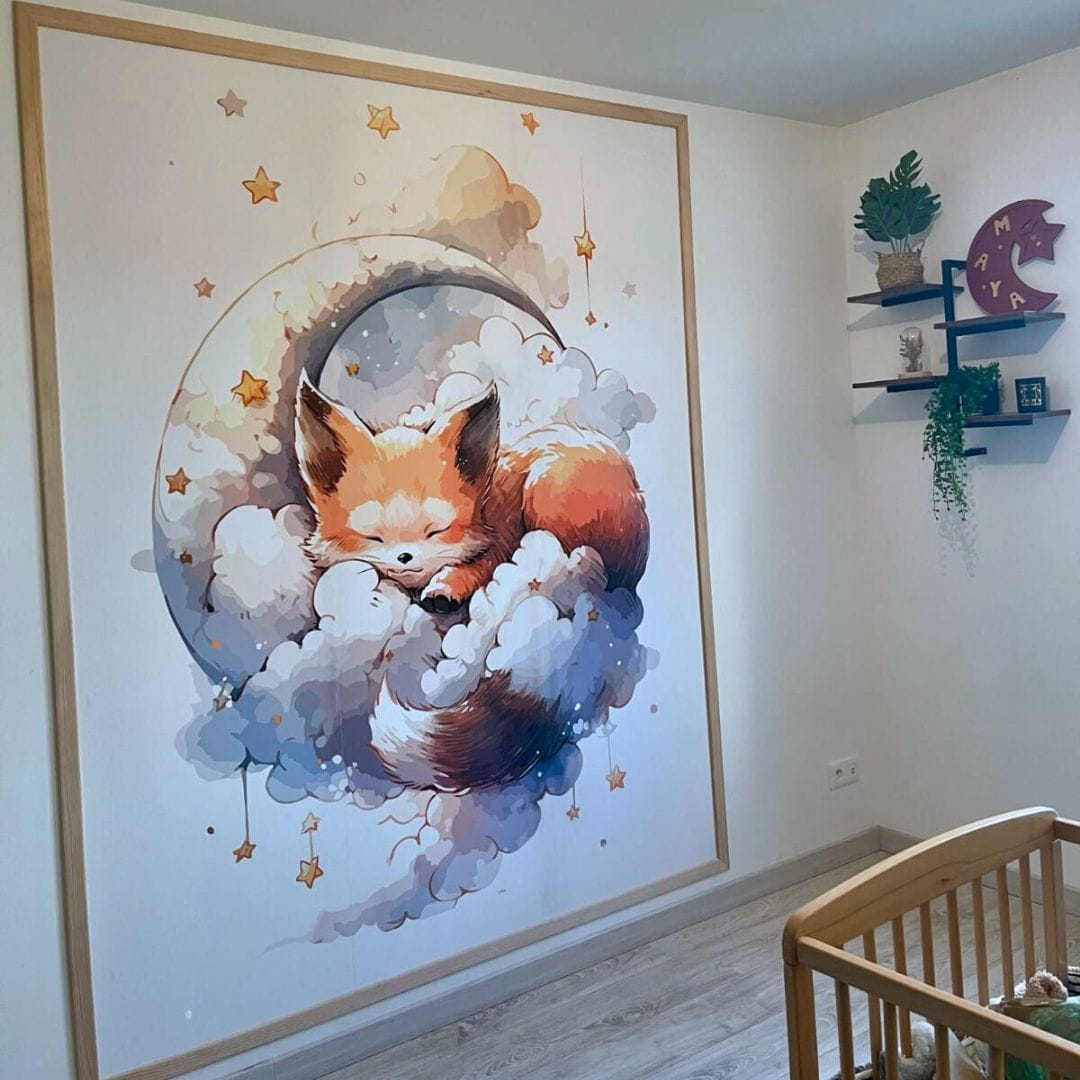 Troisième vue du papier peint renard dans les nuages dans une chambre de bébé