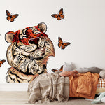 Papier peint panoramique tigre papillons illustré, dans une chambre d'enfant