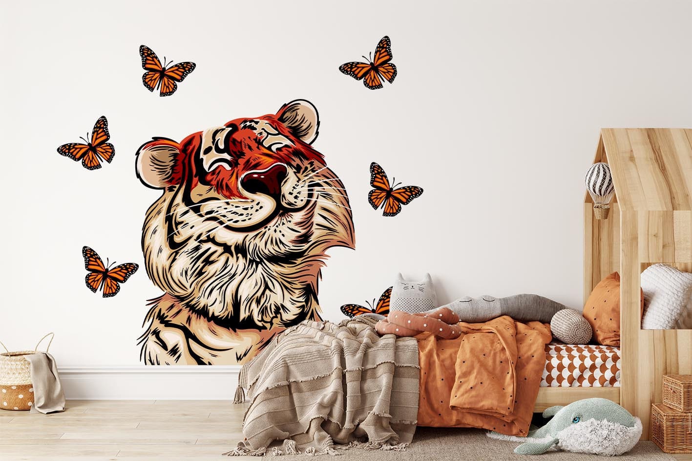 Papier peint panoramique tigre papillons illustré, dans une chambre d'enfant