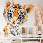 Papier peint panoramique tigre yeux bleus illustré, dans une chambre de bébé