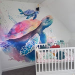 Troisième vue du papier peint tortue aquarelle dans une chambre d'enfant