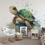 Deuxième vue du papier peint tortue mignon dans une chambre d'enfant